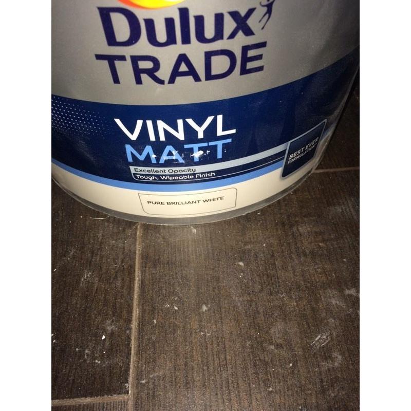 Dulux Trade Vinyl Matt Pure Brilliant White Emulsion